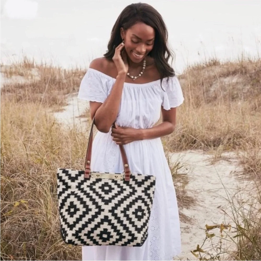 ⛔️SOLD⛔️Patricia Nash Black & Cream Hand Loomed Aztec Pattern Leather Strap Tote - Picture 2 of 10